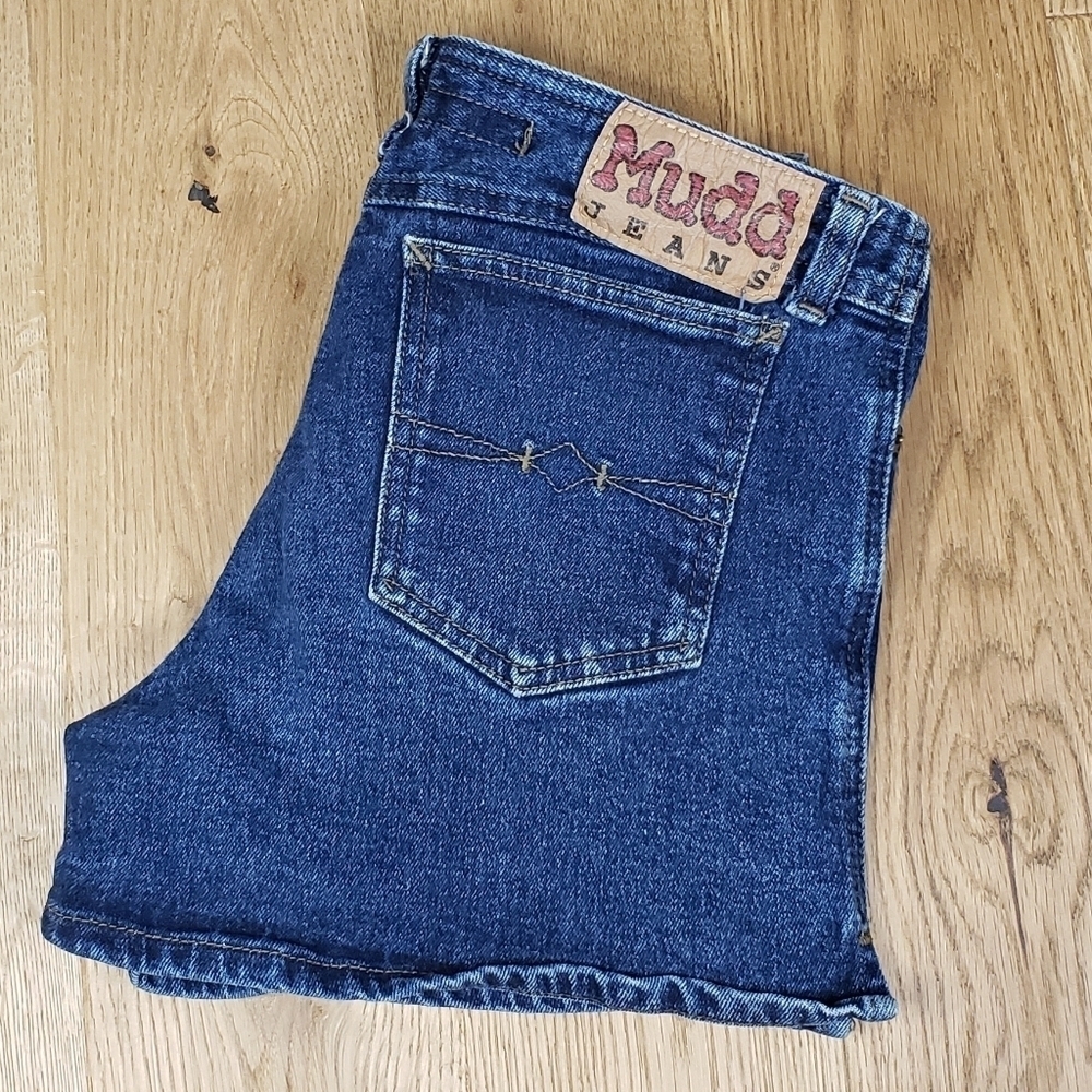 Y2K Mudd Thin Waist Band Jean Short size 9 Medium to Dark Wash